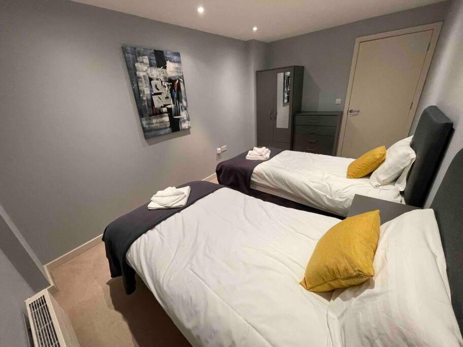 2 Bedroom Flat *
