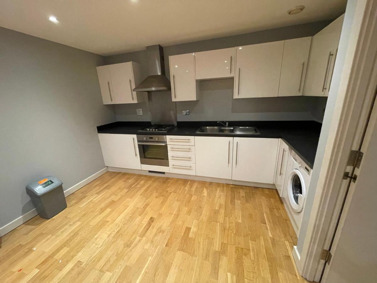 2 Bedroom Flat *